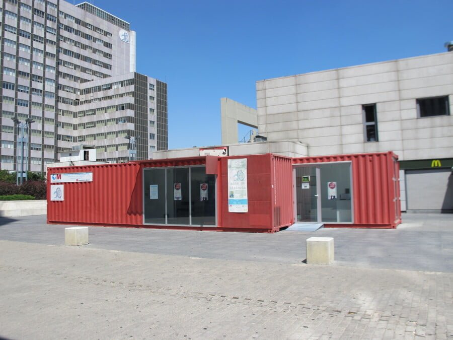Customised transformation of shipping containers